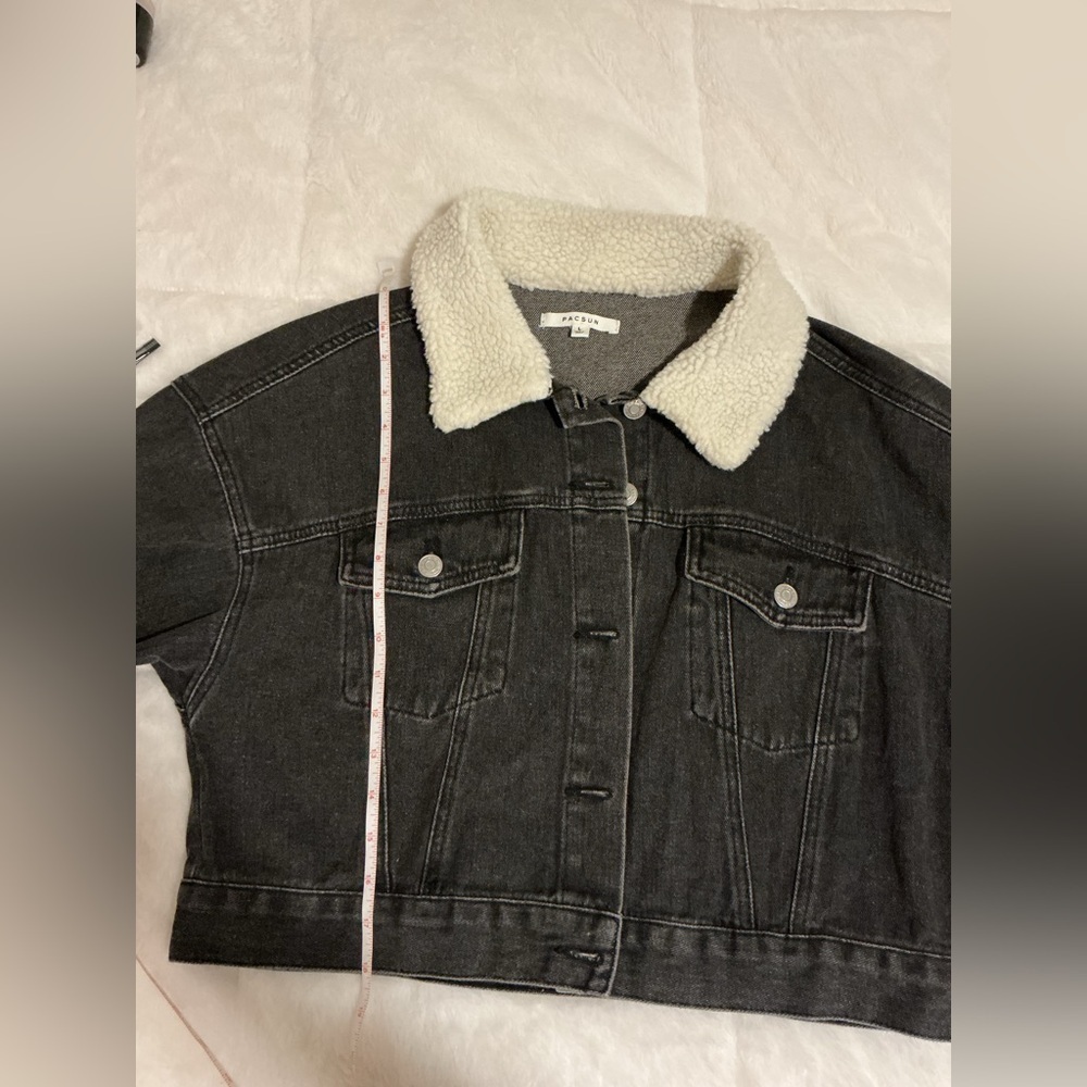 PacSun Women's grey Denim Jacket with White Sherpa Collar - Picture 5 of 9